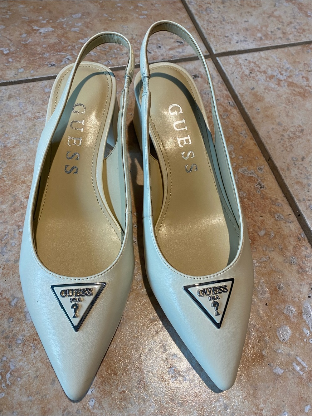 GUESS Women's Light Cream Pointed Slingback Flats S 7.5